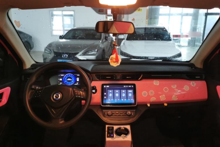 Used Brilliance Xinri i03 2021 318 km 31.45 kWh Center Console