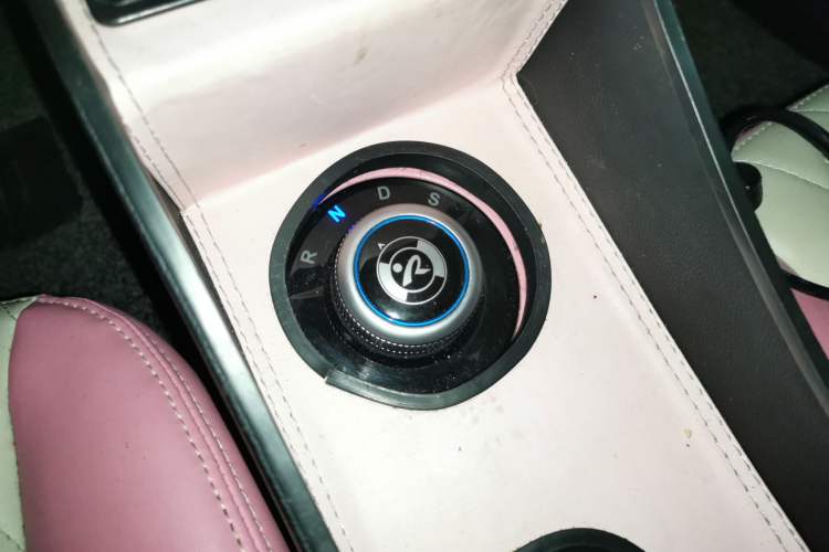 Used Brilliance Xinri i03 2021 318 km 31.45 kWh Gear Lever