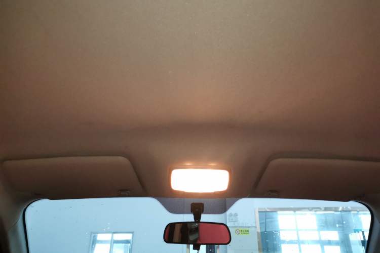 Used Brilliance Xinri i03 2021 318 km 31.45 kWh Headliner