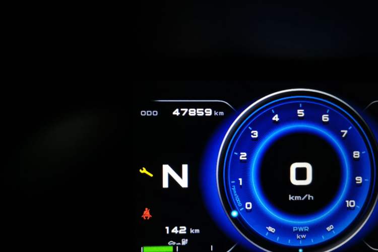 Used Brilliance Xinri i03 2021 318 km 31.45 kWh Odometer Close Up