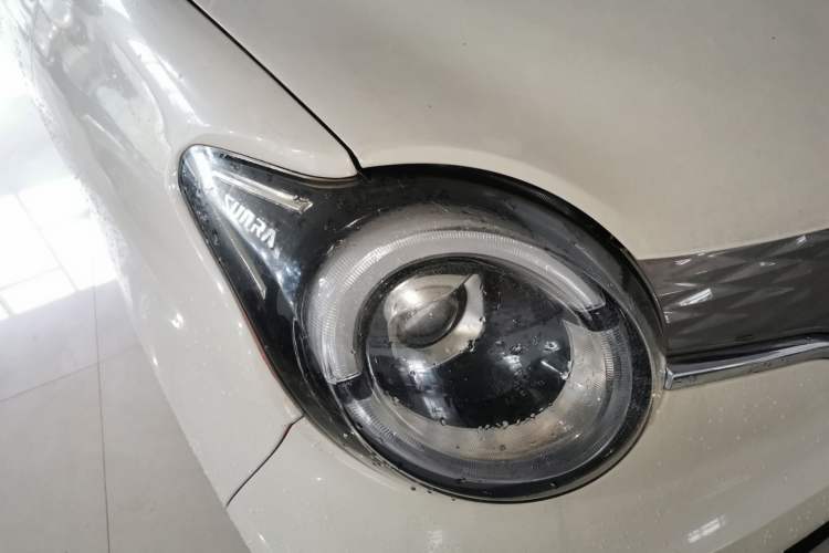 Used Brilliance Xinri i03 2021 318 km 31.45 kWh Right Front Headlight