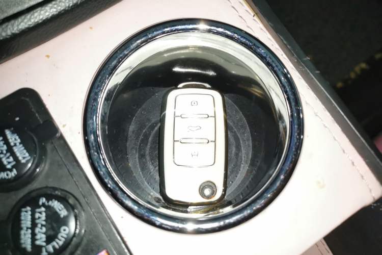 Used Brilliance Xinri i03 2021 318 km 31.45 kWh Vehicle Key