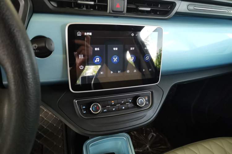 Used Brilliance Xinri i03 2021 318 km 31.45 kWh Audio And AC Panel