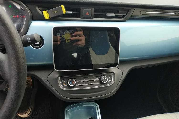 Used Brilliance Xinri i03 2021 318 km 31.45 kWh Audio And AC Panel