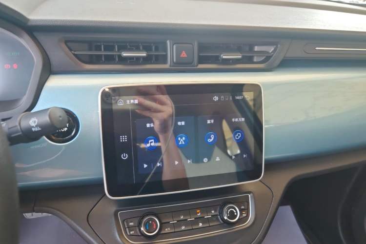 Used Brilliance Xinri i03 2021 318 km 31.45 kWh Audio And AC Panel