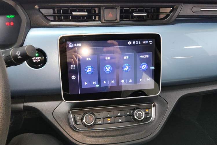 Used Brilliance Xinri i03 2021 318 km 31.45 kWh Audio And AC Panel