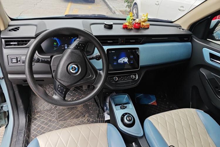 Used Brilliance Xinri i03 2021 318 km 31.45 kWh Center Console