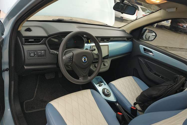 Used Brilliance Xinri i03 2021 318 km 31.45 kWh Center Console