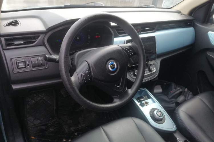Used Brilliance Xinri i03 2021 410 km 38.54 kWh Center Console