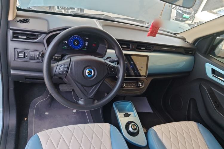 Used Brilliance Xinri i03 2021 318 km 31.45 kWh Center Console