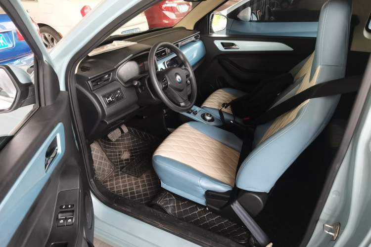 Used Brilliance Xinri i03 2021 318 km 31.45 kWh Driver Seat