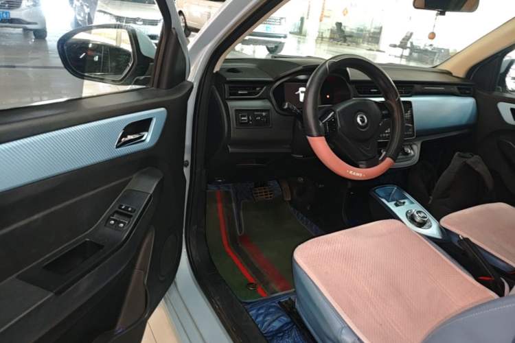 Used Brilliance Xinri i03 2021 318 km 31.45 kWh Driver Seat
