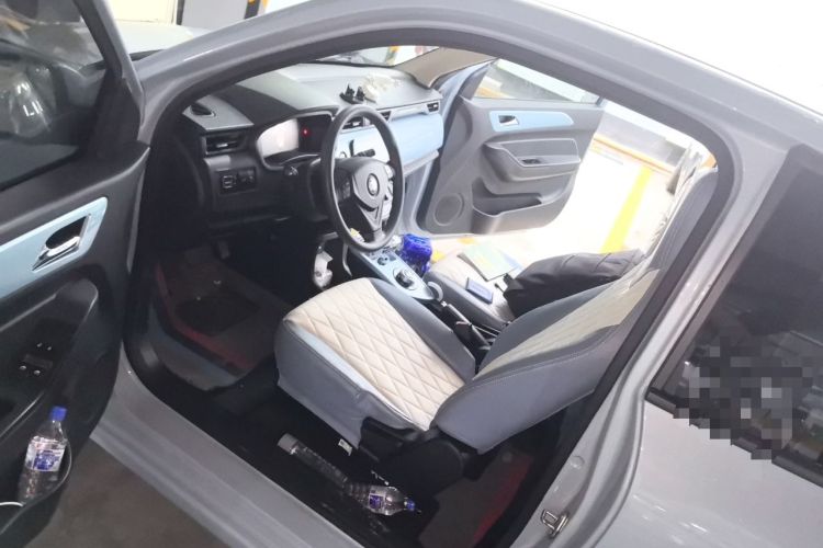 Used Brilliance Xinri i03 2021 318 km 31.45 kWh Driver Seat