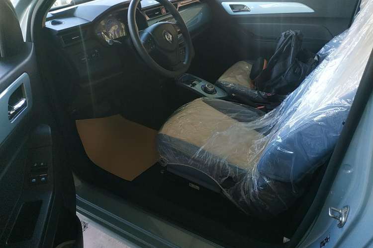 Used Brilliance Xinri i03 2021 318 km 31.45 kWh Driver Seat