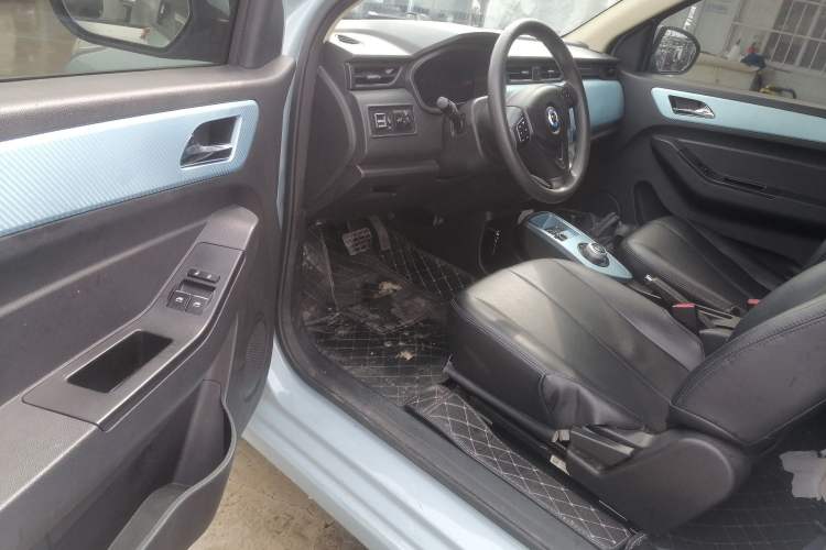 Used Brilliance Xinri i03 2021 410 km 38.54 kWh Driver Seat