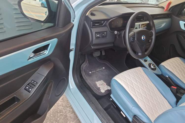 Used Brilliance Xinri i03 2021 318 km 31.45 kWh Driver Seat