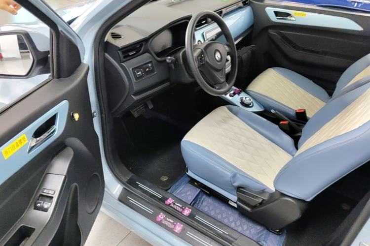 Used Brilliance Xinri i03 2021 318 km 31.45 kWh Driver Seat