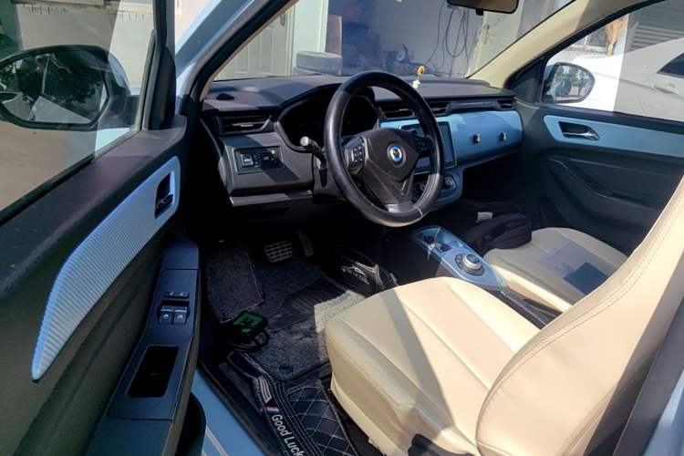 Used Brilliance Xinri i03 2021 410 km 38.54 kWh Driver Seat