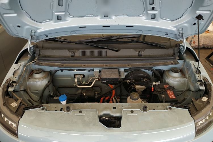 Used Brilliance Xinri i03 2021 318 km 31.45 kWh Engine Bay