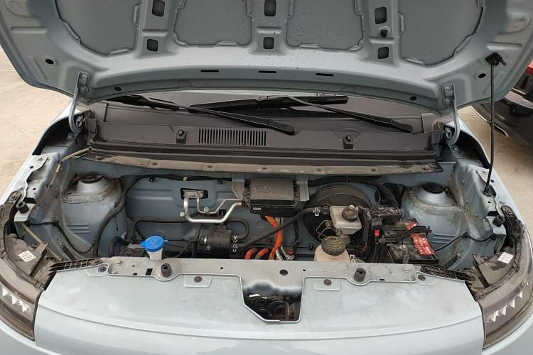 Used Brilliance Xinri i03 2021 318 km 31.45 kWh Engine Bay