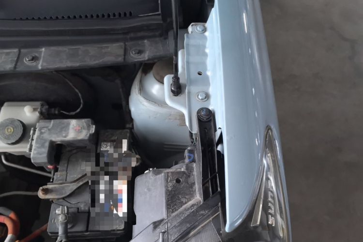 Used Brilliance Xinri i03 2021 318 km 31.45 kWh Engine Bay Left