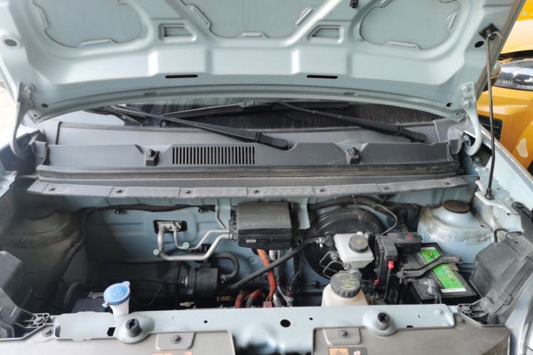Used Brilliance Xinri i03 2021 318 km 31.45 kWh Engine Bay
