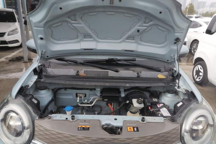 Used Brilliance Xinri i03 2021 410 km 38.54 kWh Engine Bay