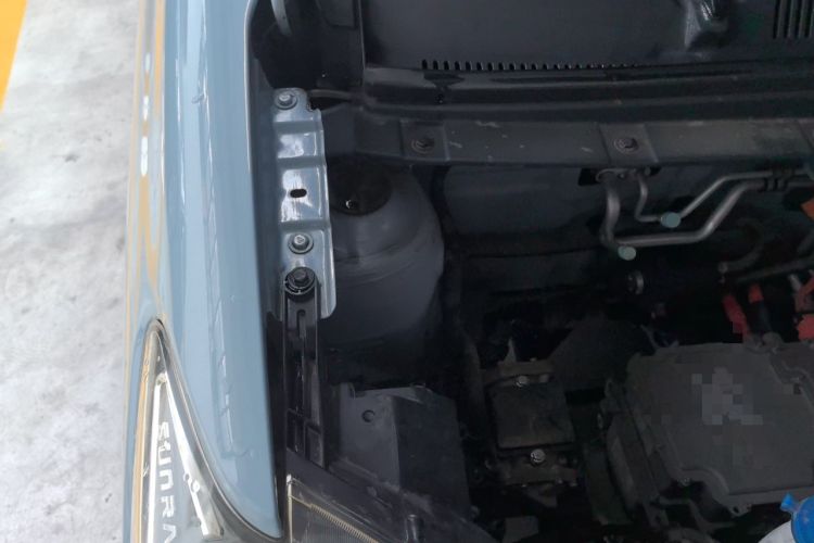 Used Brilliance Xinri i03 2021 318 km 31.45 kWh Engine Bay Right