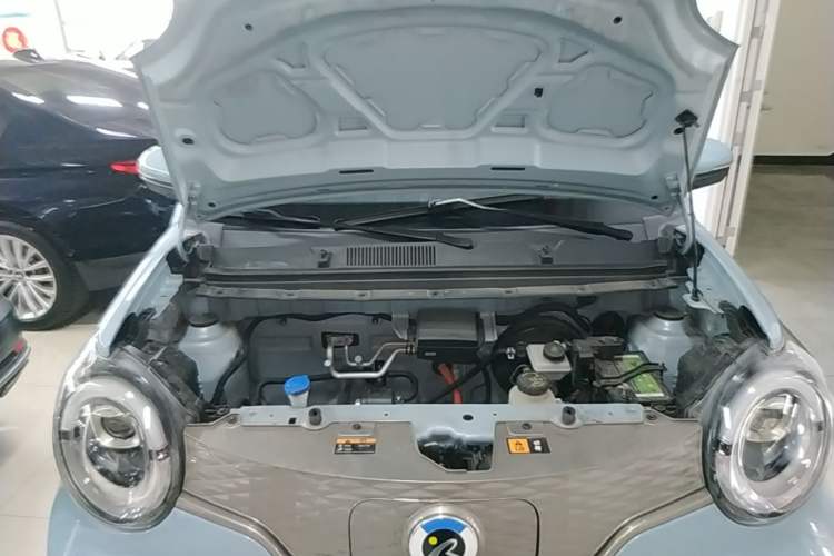 Used Brilliance Xinri i03 2021 318 km 31.45 kWh Engine Bay