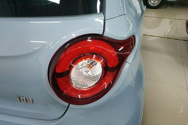 Used Brilliance Xinri i03 2021 318 km 31.45 kWh Exterior 3