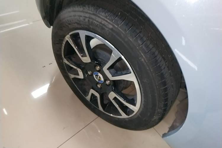 Used Brilliance Xinri i03 2021 318 km 31.45 kWh Exterior 5
