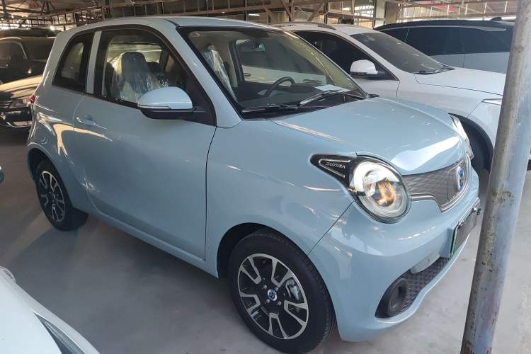 Used Brilliance Xinri i03 2021 318 km 31.45 kWh Front Right 45 Deg