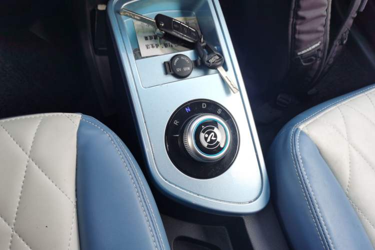 Used Brilliance Xinri i03 2021 318 km 31.45 kWh Gear Lever