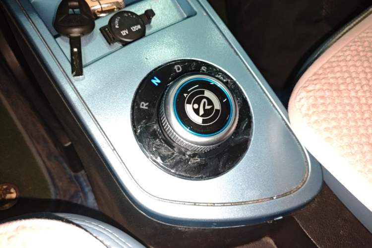 Used Brilliance Xinri i03 2021 318 km 31.45 kWh Gear Lever