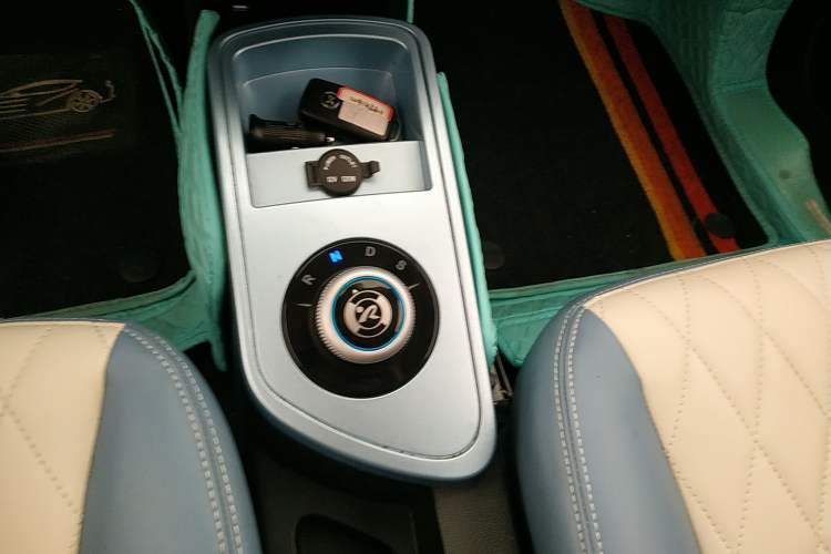 Used Brilliance Xinri i03 2021 318 km 31.45 kWh Gear Lever