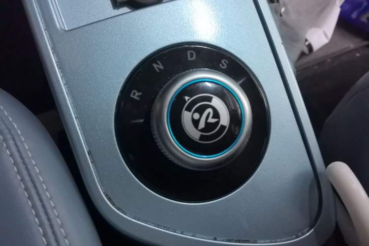 Used Brilliance Xinri i03 2021 318 km 31.45 kWh Gear Lever