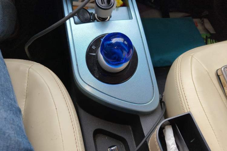 Used Brilliance Xinri i03 2021 410 km 38.54 kWh Gear Lever