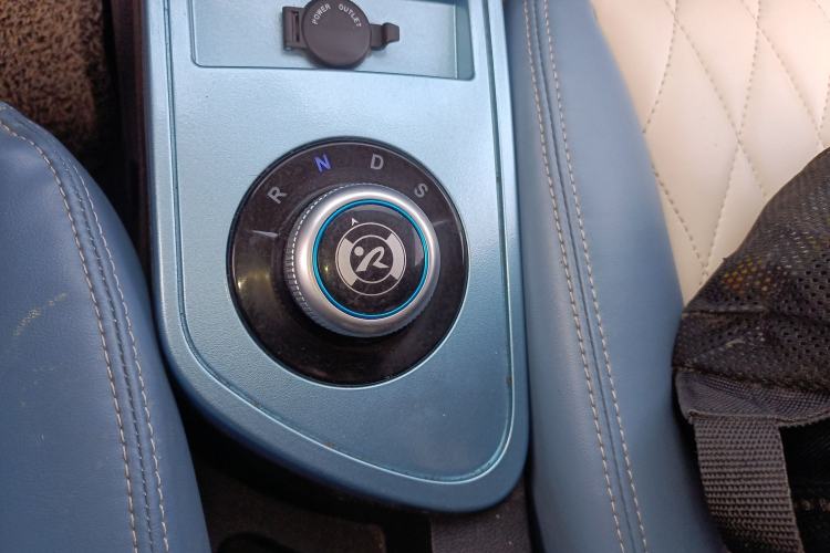 Used Brilliance Xinri i03 2021 318 km 31.45 kWh Gear Lever
