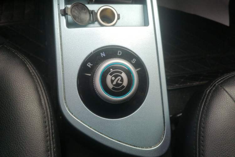 Used Brilliance Xinri i03 2021 410 km 38.54 kWh Gear Lever