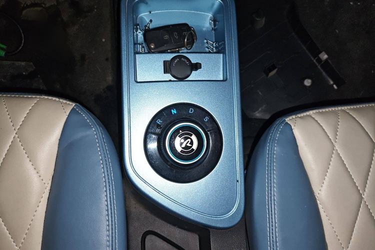 Used Brilliance Xinri i03 2021 318 km 31.45 kWh Gear Lever