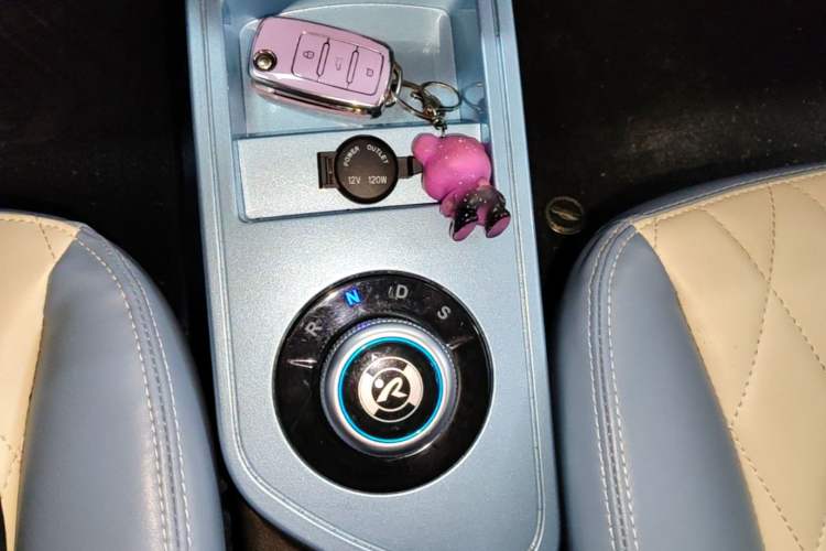 Used Brilliance Xinri i03 2021 318 km 31.45 kWh Gear Lever