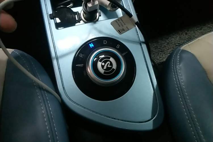 Used Brilliance Xinri i03 2021 318 km 31.45 kWh Gear Lever