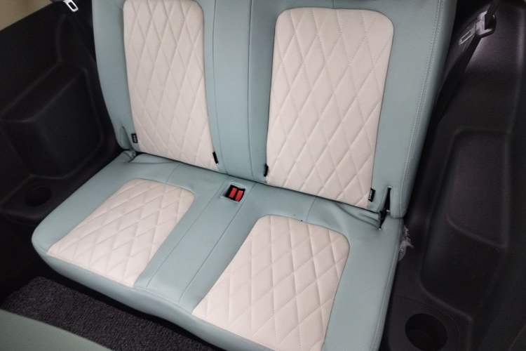 Used Brilliance Xinri i03 2021 318 km 31.45 kWh Interior 1