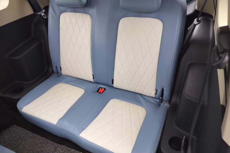 Used Brilliance Xinri i03 2021 318 km 31.45 kWh Interior 1