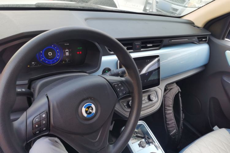 Used Brilliance Xinri i03 2021 318 km 31.45 kWh Interior 2