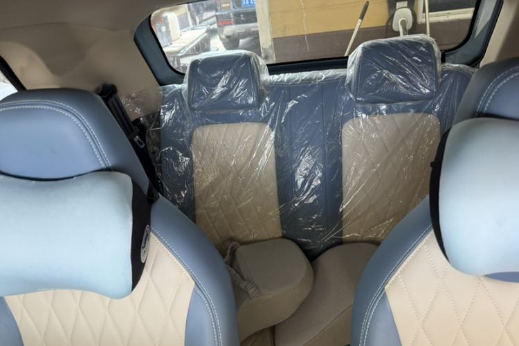 Used Brilliance Xinri i03 2021 318 km 31.45 kWh Interior 2