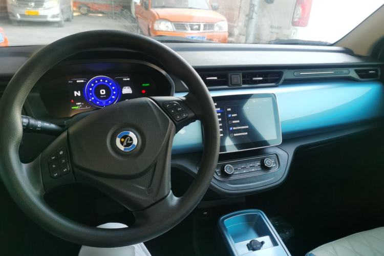 Used Brilliance Xinri i03 2021 318 km 31.45 kWh Interior 2