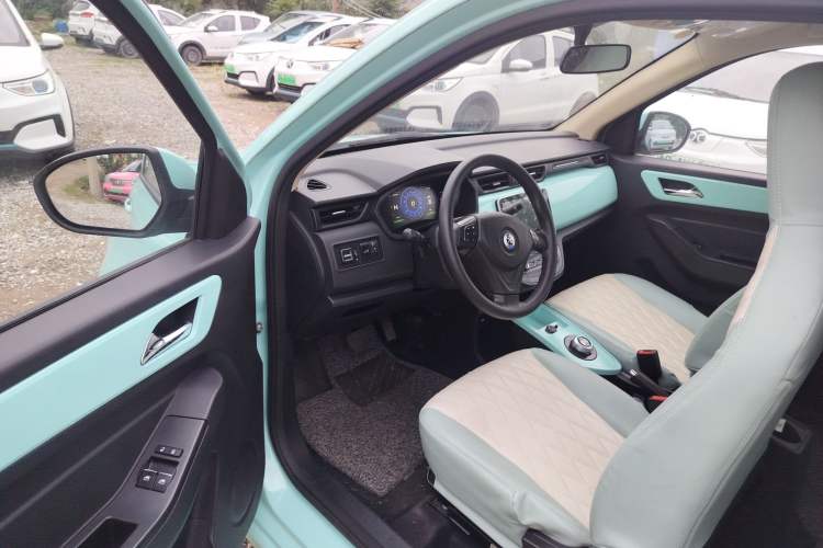 Used Brilliance Xinri i03 2021 318 km 31.45 kWh Interior 2