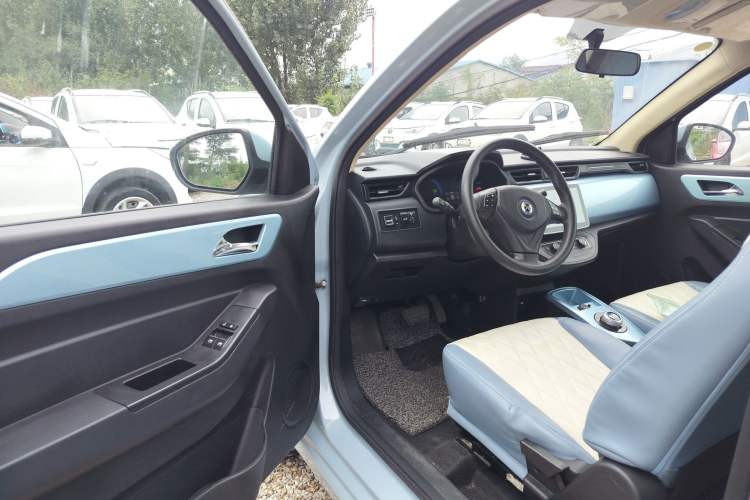 Used Brilliance Xinri i03 2021 318 km 31.45 kWh Interior 2