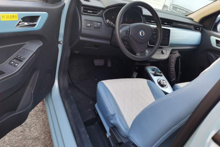 Used Brilliance Xinri i03 2021 318 km 31.45 kWh Interior 3